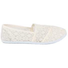 Ballerinas aus beigefarbener Spitze