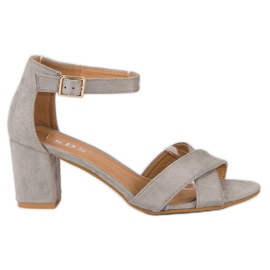 SDS Wildledersandalen auf einem Pfosten grau