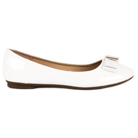Diamantique Lackierte Ballerinas mit Schleife weiß