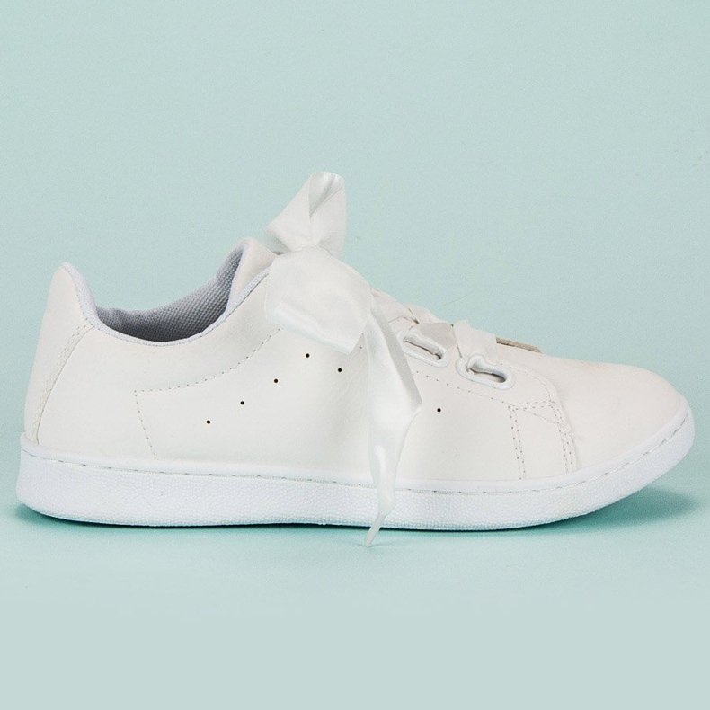 Wildlederturnschuhe mit Schleife weiß