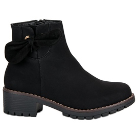 Schwarze Stiefel mit hohen Absätzen