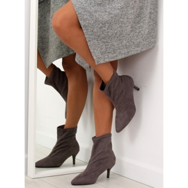 Graue F183 Graue Stiefel an einer Ferse