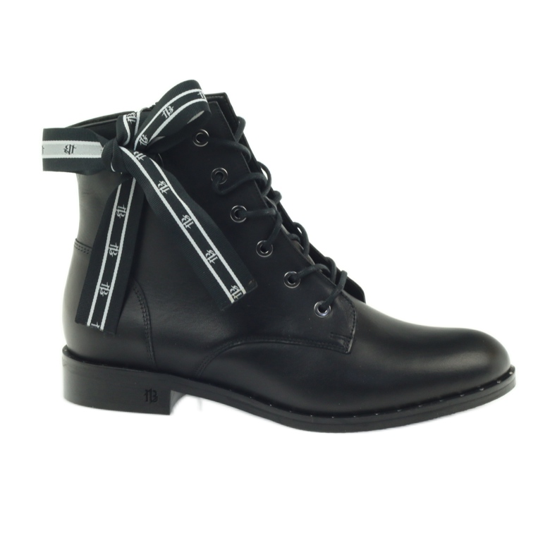 Stiefel verziert mit Schleife und Badura-Nieten schwarz