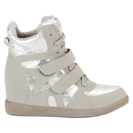 Glänzende Turnschuhe grau