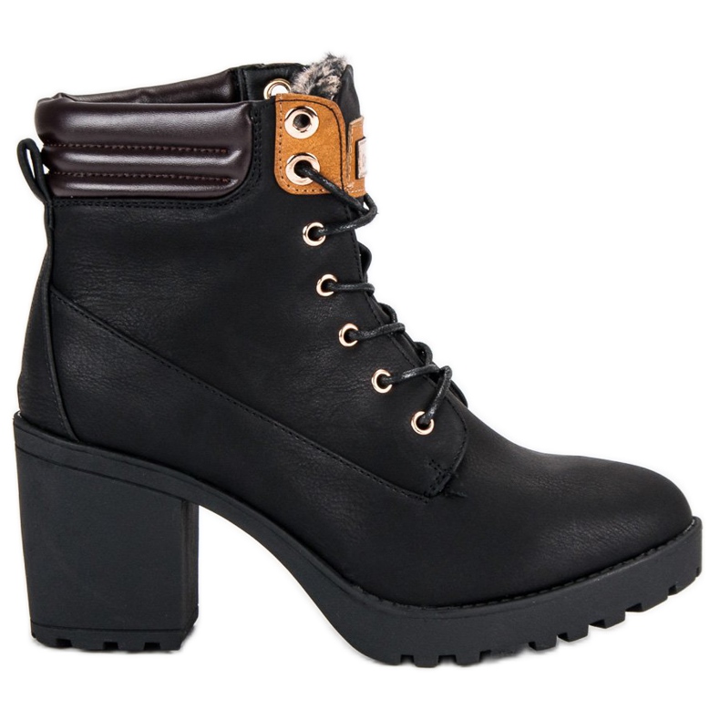 Queentina Schwarze Säcke auf der Post