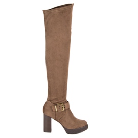 Super Me Musketierstiefel auf der Post braun