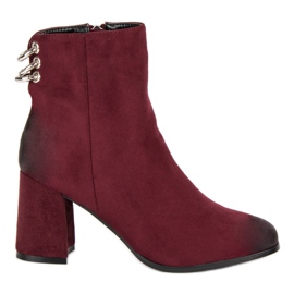 Stylische Stiefel am VINCEZA-Pfosten rot