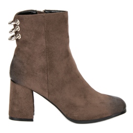 Stylische Stiefel am VINCEZA-Pfosten braun
