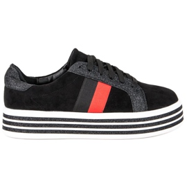 Sneaker auf der VICES-Plattform schwarz