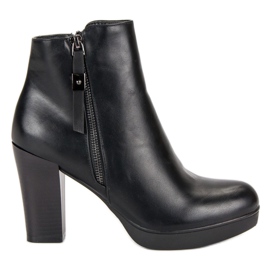 Klassische Stiefel auf dem Vinceza-Pfosten schwarz