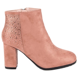 Wildlederstiefeletten am Pfosten rosa