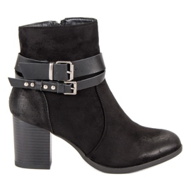 Stylische Stiefel mit hohen Absätzen schwarz