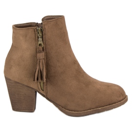 Braune Wildlederstiefel