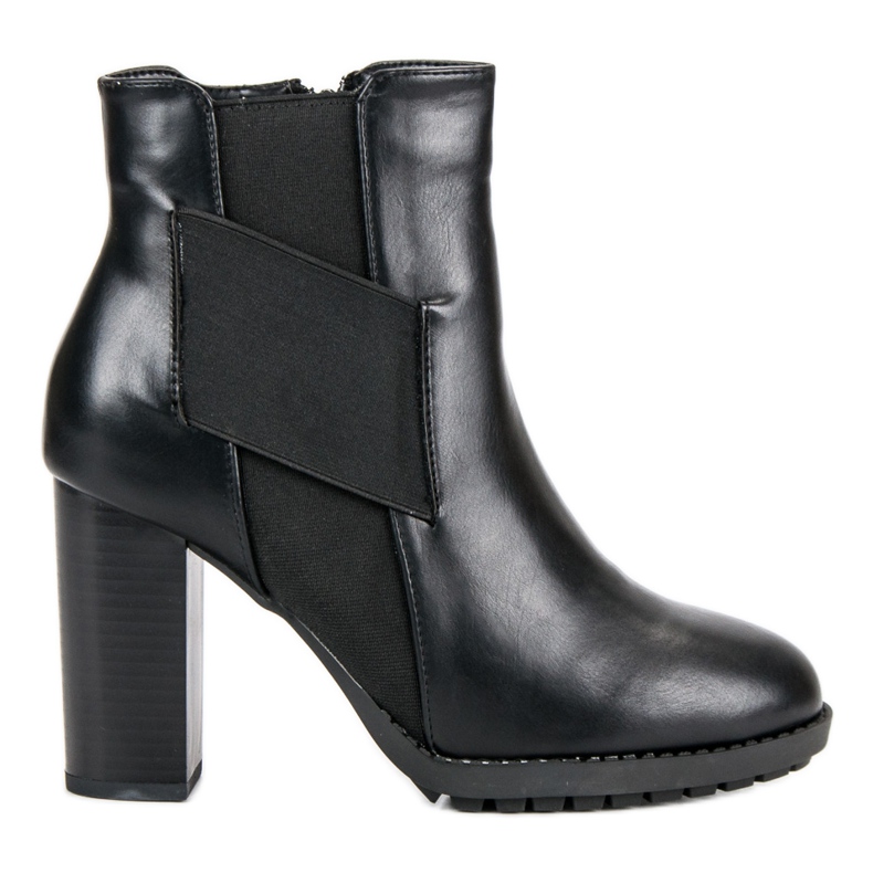 Kylie schwarze Beute auf einem Pfosten