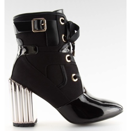 Stiefel mit schwarzem Metallic-Absatz AE69P