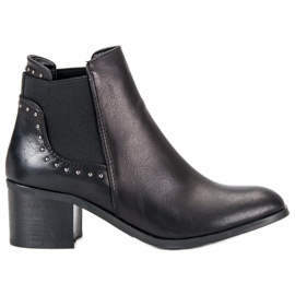 Stiefel auf einem Pfosten schwarz