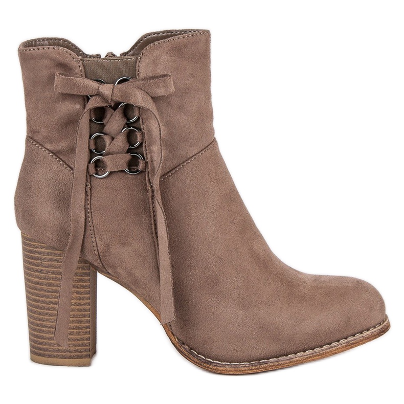 Super Mode Beige Stiefel auf der Post