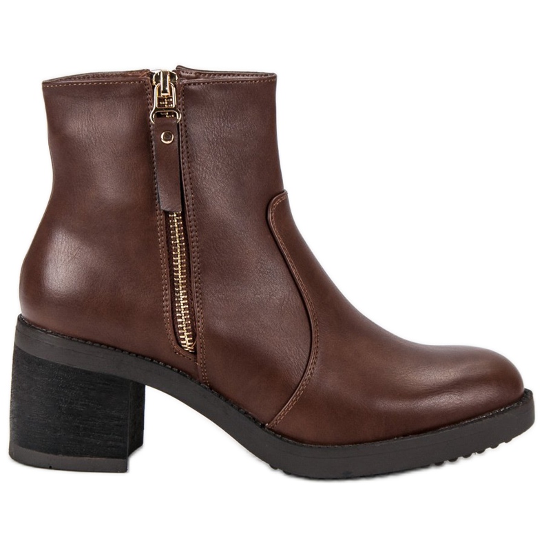 Klassische Stiefel auf der Post braun