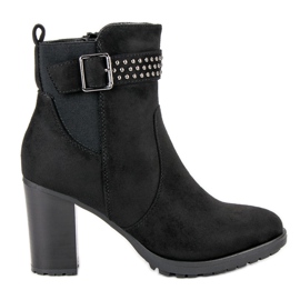 Super Me Wildleder Booties auf einer Bar schwarz