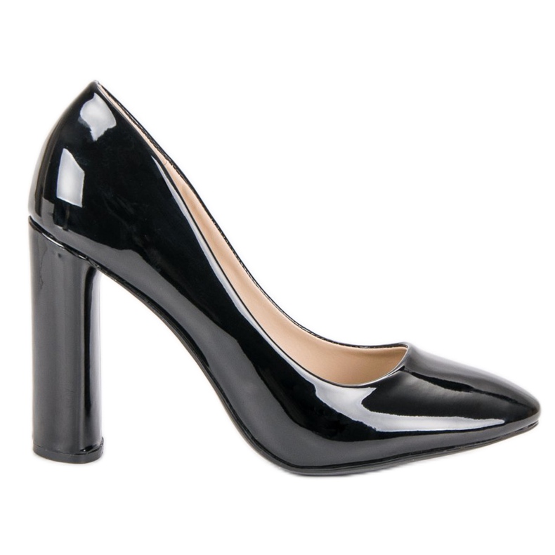 Lackierte Pumps auf einer Säule schwarz