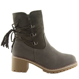 Graue Stiefel isoliert mit Lammgrau NC726 Grau