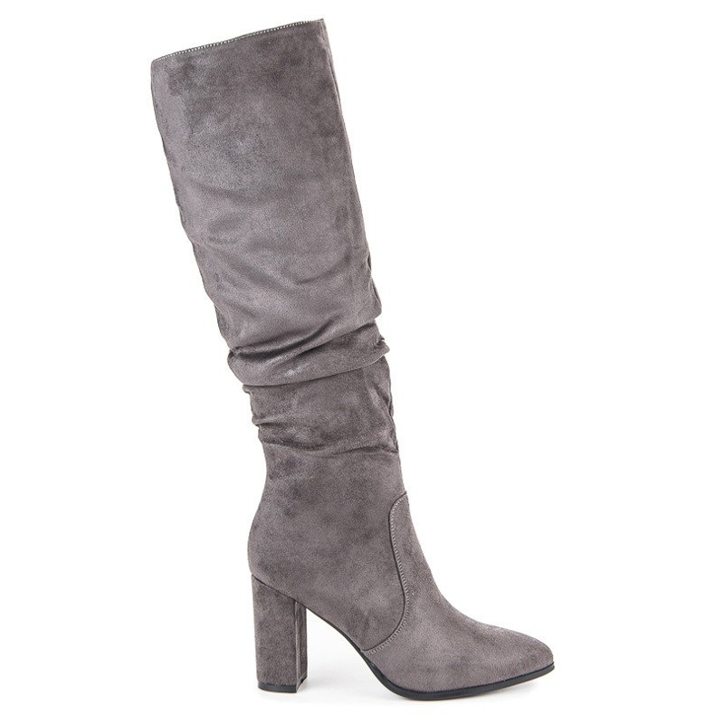 Super Mode Graue Stiefel auf der Post