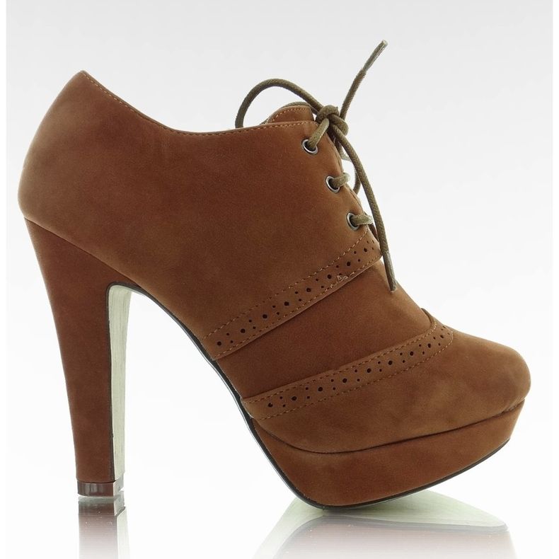 Schuhe auf dem Kamelpfosten MJ703 braun