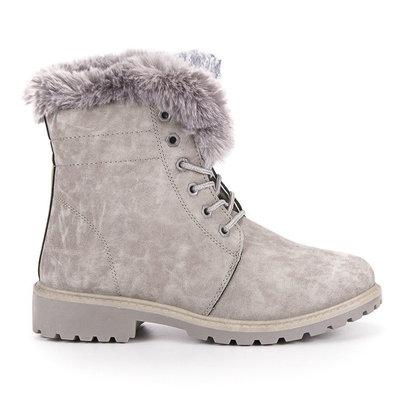 Hellgraue Trapper mit Fell