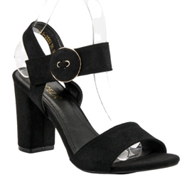 Schwarze Sandalen auf einer Bar VINCEZA