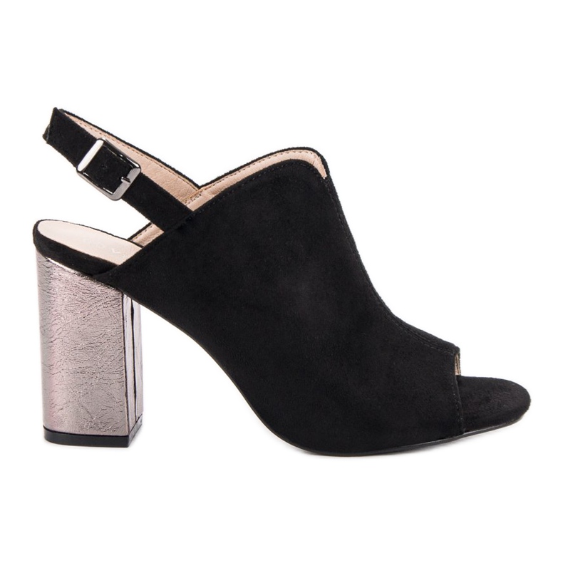 Gebaute Sandalen auf einer VINCEZA-Bar schwarz