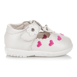 Hausschuhe in Herzen weiß