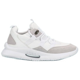 Hellweiße Turnschuhe