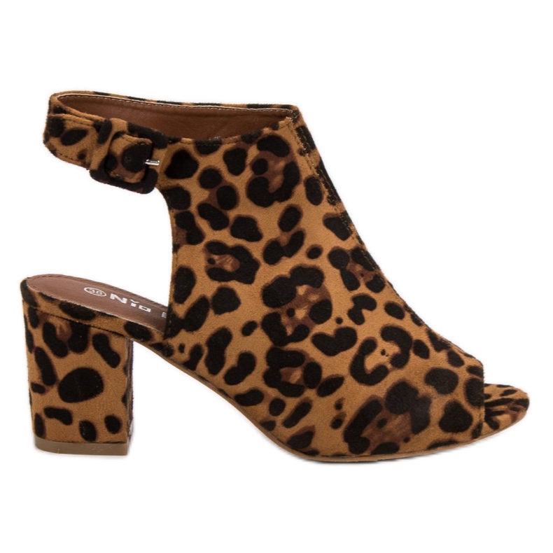 Nio Nio Gebaute Sandalen an einer Bar braun