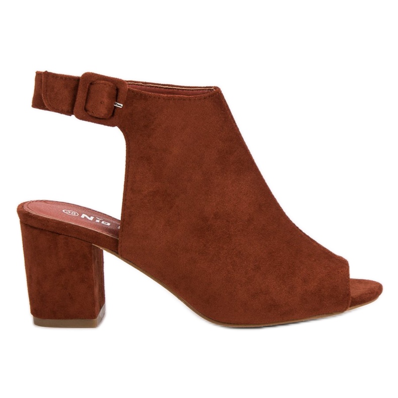 Nio Nio Gebaute Sandalen an einer Bar braun