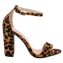 Ch. Creation Melierte Sandalen auf einer Bar braun