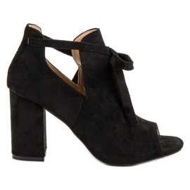 Vinceza Gebaute Sandalen an einer Bar schwarz