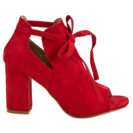 Vinceza Gebaute Sandalen an einer Bar rot