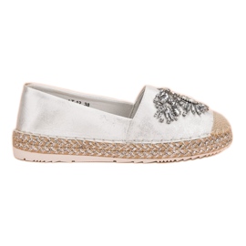 Weiße Espadrilles mit Ornamenten