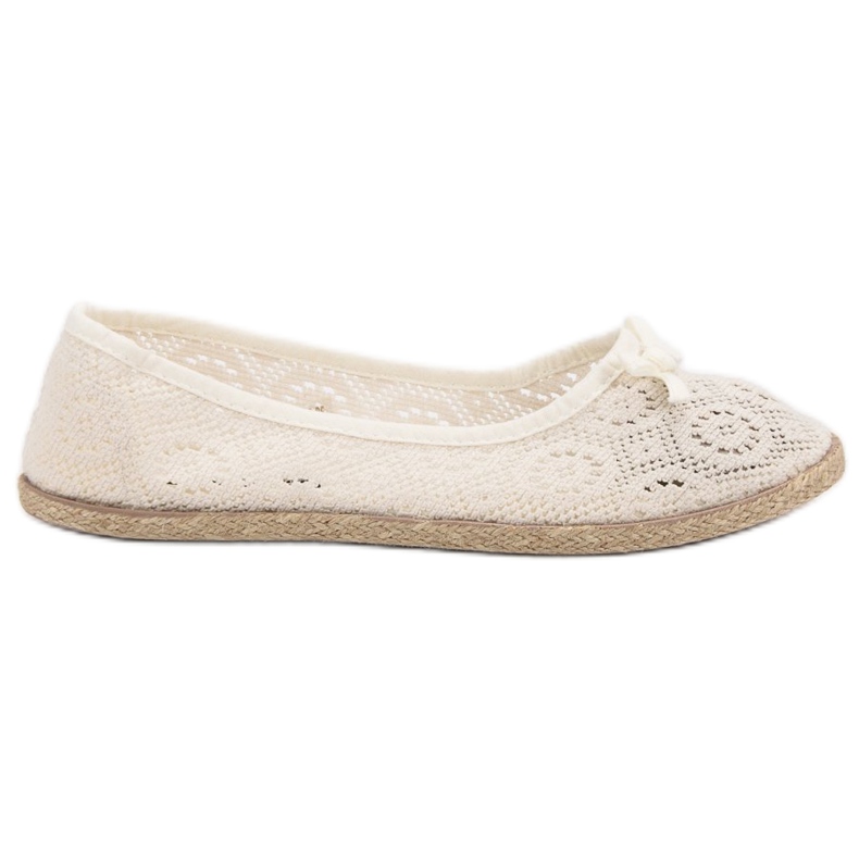 Ballerinas aus Spitze beige