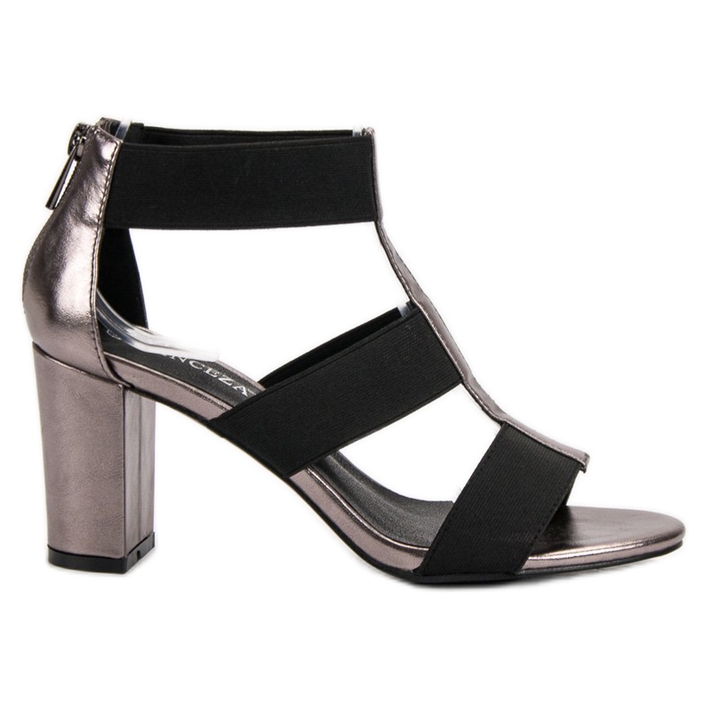 Modische Sandalen an der VINCEZA Bar grau