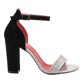 Erynn Sandalen an einer Bar schwarz