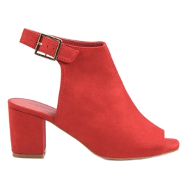 Super Mode Gebaute Sandalen an einer Bar rot