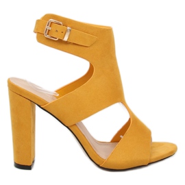 Gelbe Sandalen am Pfosten J-8711 Gelb