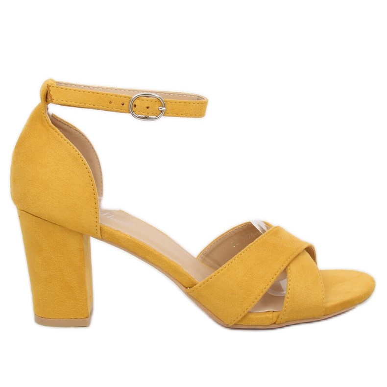 Gelbe FH-3M26 Gelbe Sandalen am Pfosten