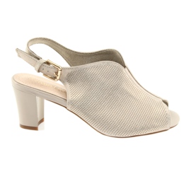 Sandalen auf dem Sergio Leone 800 Post beige golden