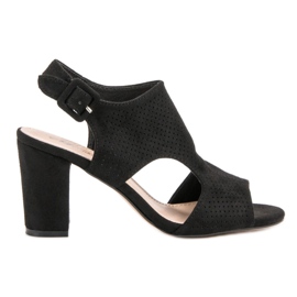 Durchbrochene Sandalen auf einem Pfosten schwarz