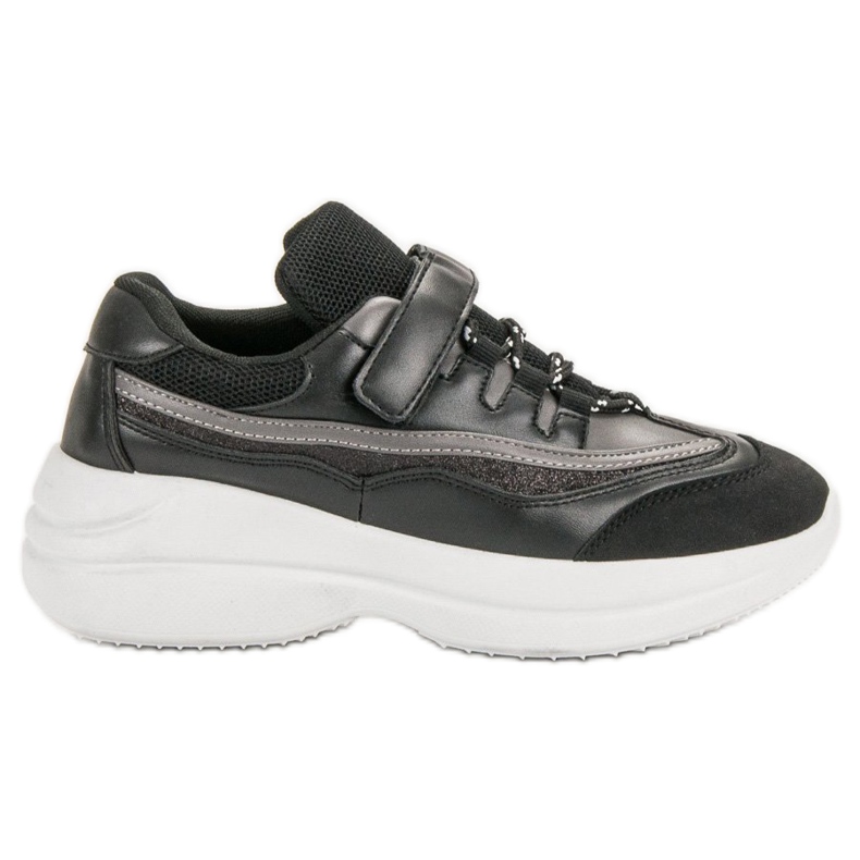 Modische schwarze Turnschuhe