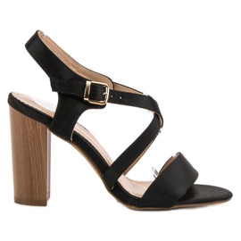 Kayla sexy Sandalen auf einer Bar schwarz