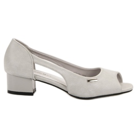 Goodin Hellgraue Pumps