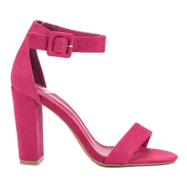 Goodin Sandalen an einer Bar rosa